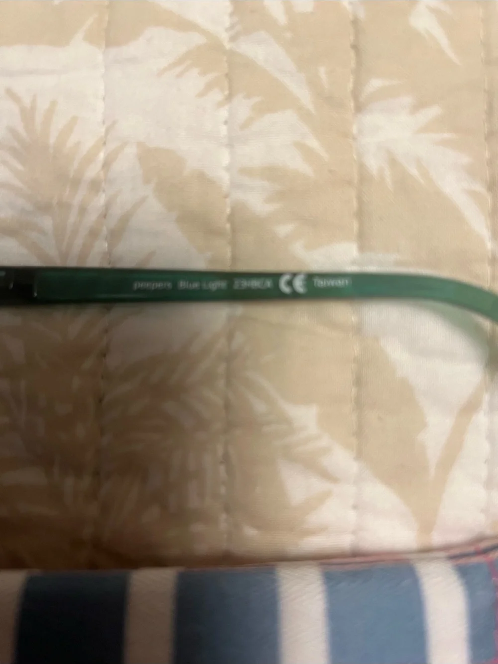 Peepers Green Round Reading Glasses (2.50) with Striped Sleeve